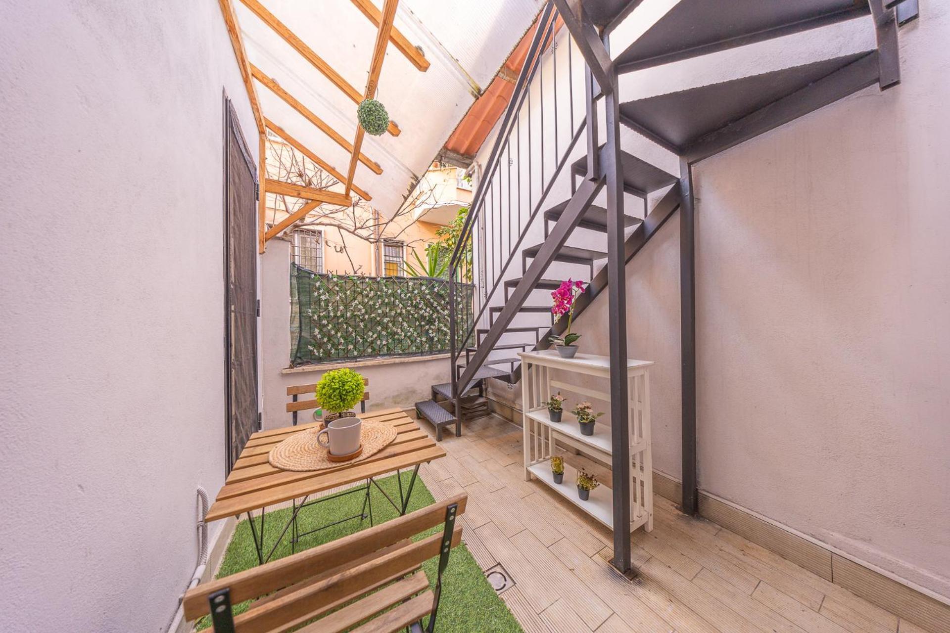 Bilocale Indipendente Con Terrazzo Esclusivo A Due Passi Dalla Metro Di Appartement