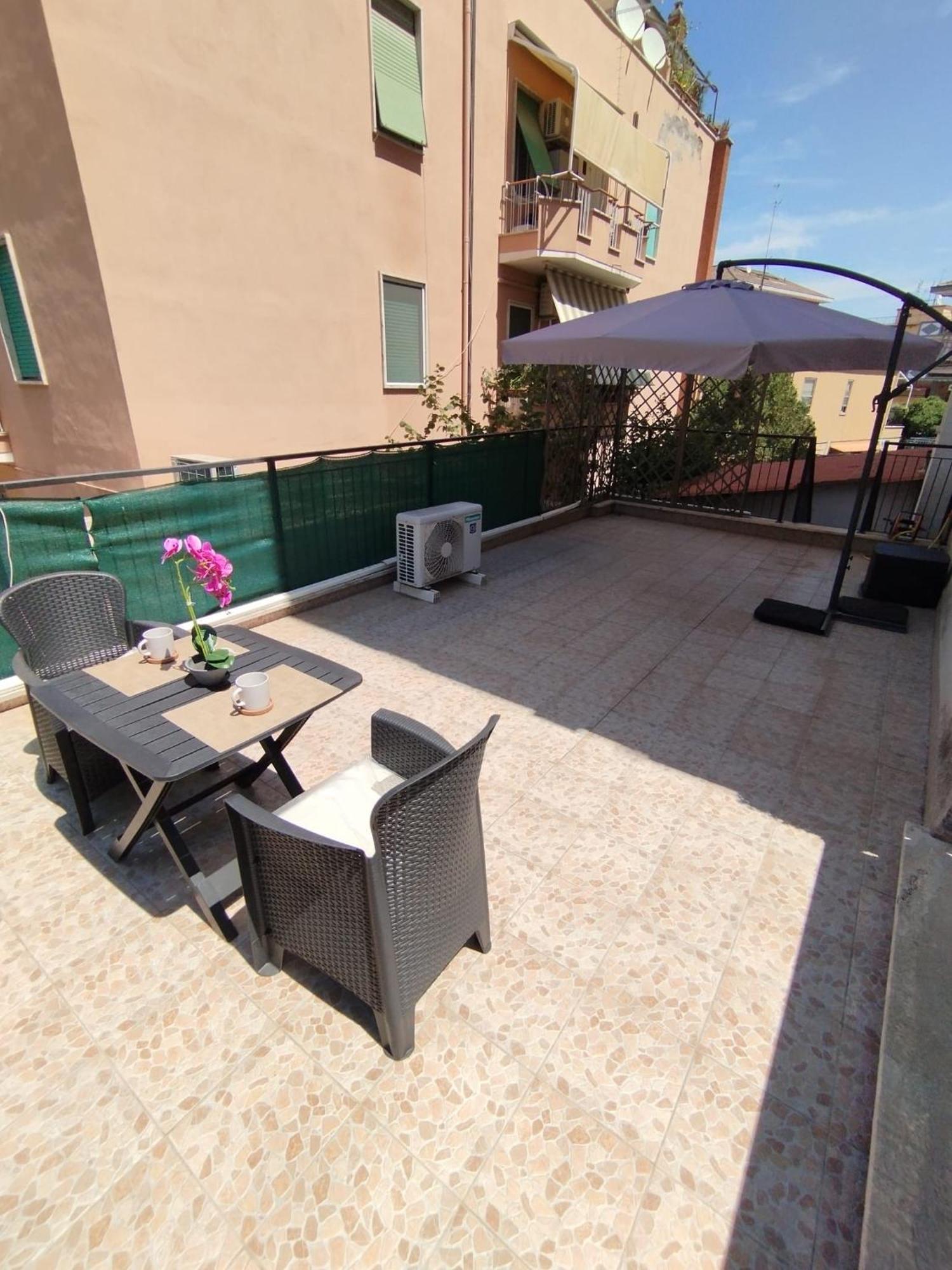Bilocale Indipendente Con Terrazzo Esclusivo A Due Passi Dalla Metro Di Roma Apartment Rome