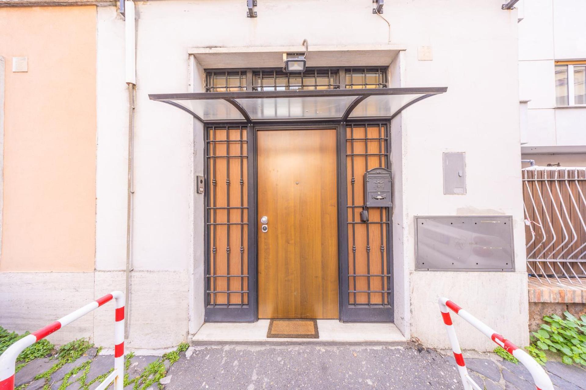 Bilocale Indipendente Con Terrazzo Esclusivo A Due Passi Dalla Metro Di Roma Apartment